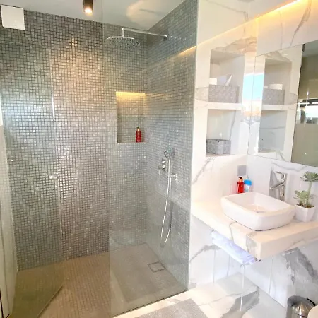 Apartment Studio In Machico With Private Pool And Wifi 300 M From The Beach *